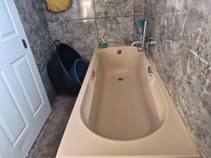 2 Bedroom Property for Sale in Kwazakhele Eastern Cape